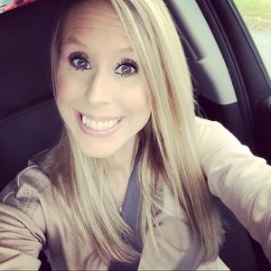 Meet your Posher, Monica